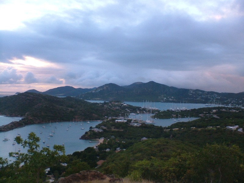 English Harbour,  Joly Harbour e os Mega Yatches